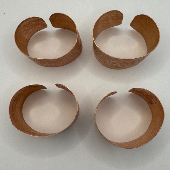 Set of 4 Coppercraft floral embossed napkin rings. Vintage copper napkin holders - Picture 6 of 12